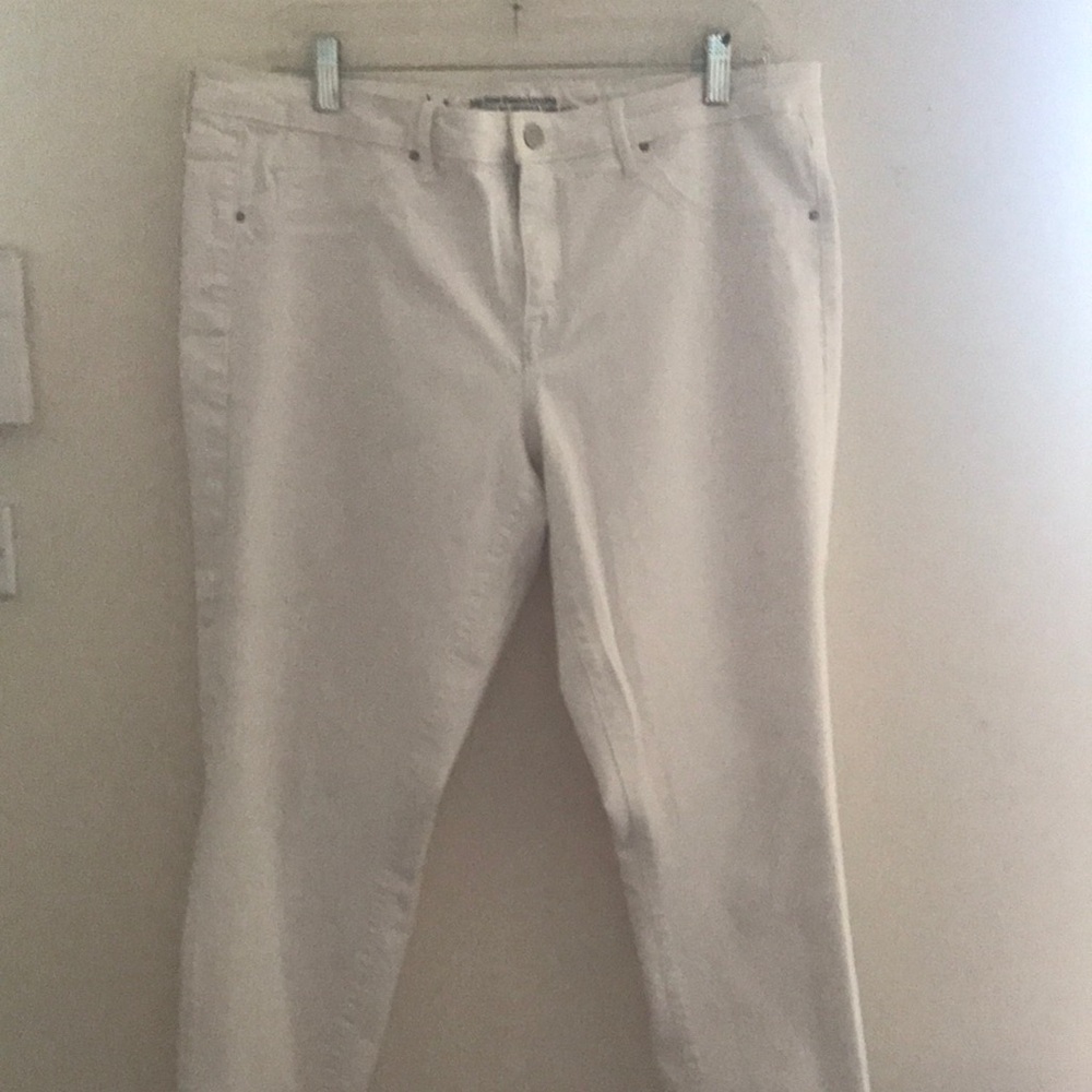 Mossino Women’s White Jeans